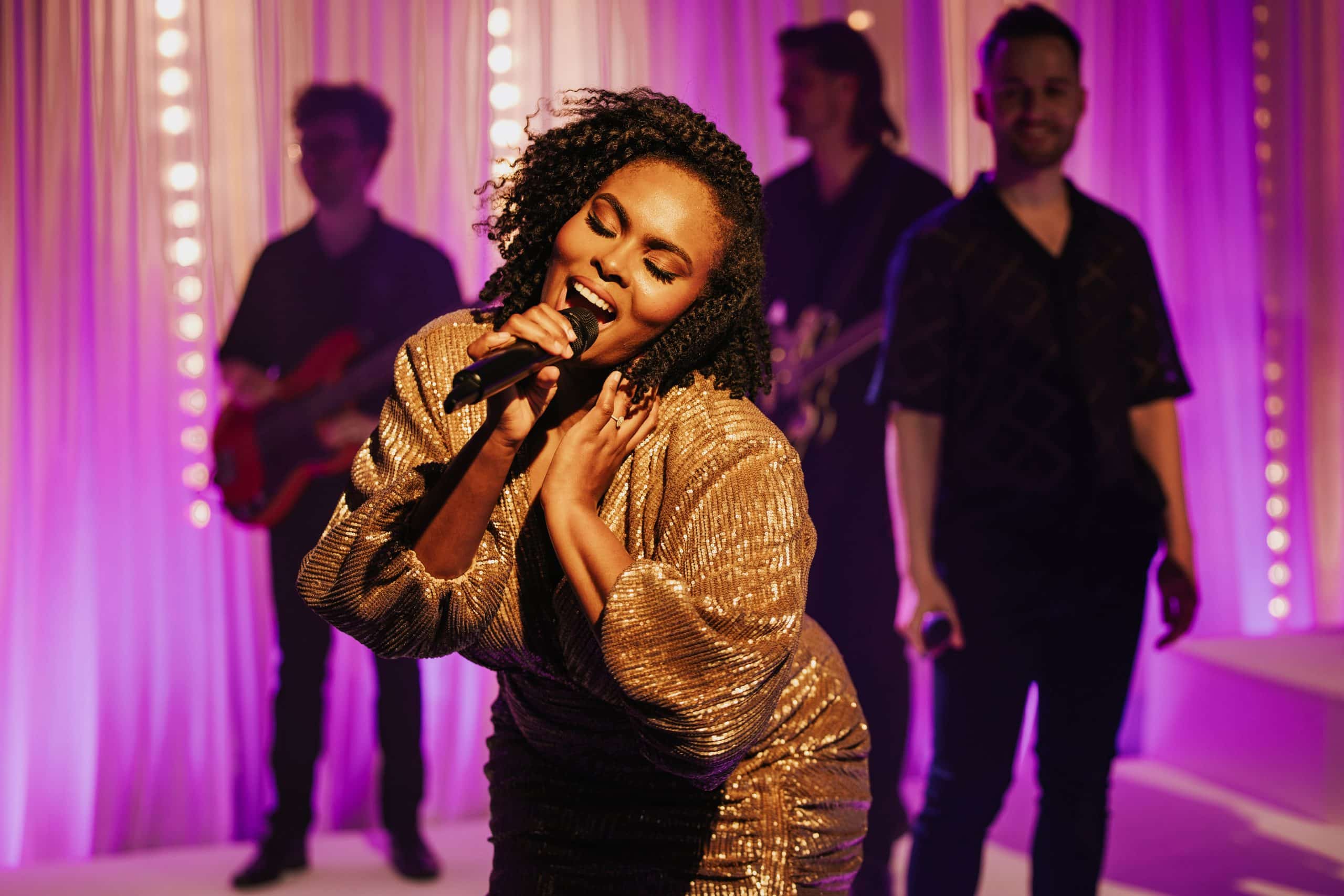 How to Personalise Your Wedding with a Function Band