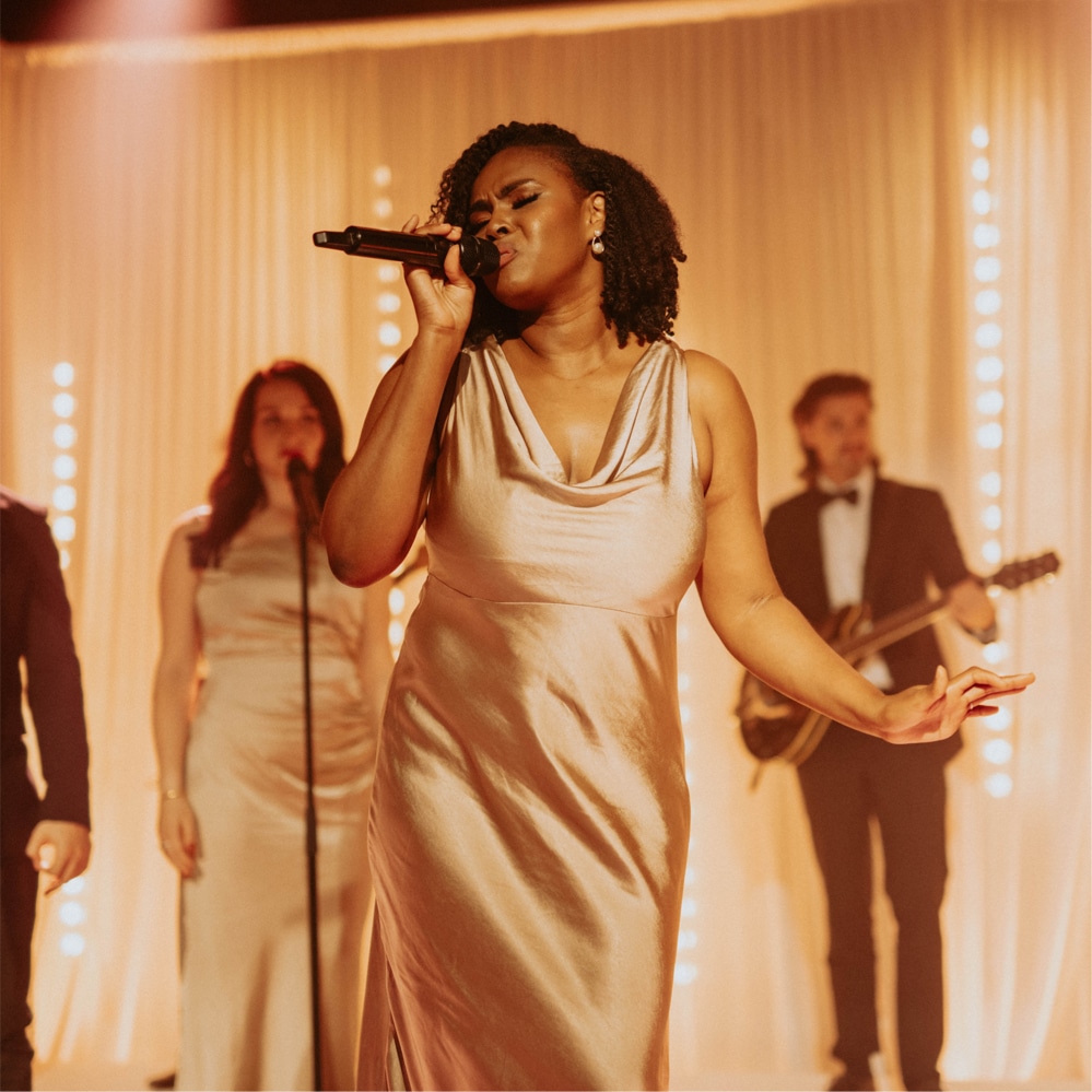 Creating the Perfect Wedding Atmosphere with a Live Band